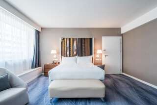 Отель DoubleTree by Hilton Wroclaw Вроцлав Номер с кроватью размера «king-size» - Подходит для гостей с ограниченными физическими возможностями-1