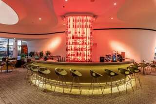 Отель DoubleTree by Hilton Wroclaw Вроцлав-6